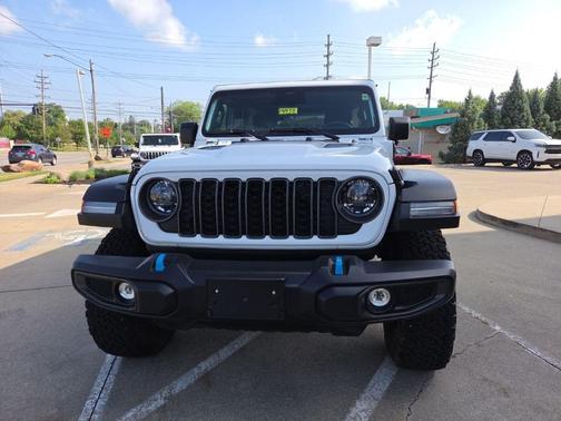 Bright White Clearcoat 2025 Jeep Wrangler 4xe Rubicon