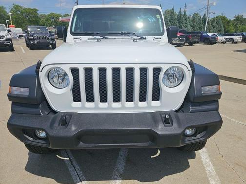Bright White Clearcoat 2019 Jeep Wrangler Unlimited Sport S