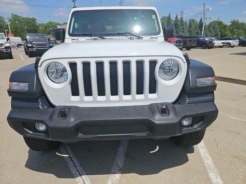Bright White Clearcoat 2019 Jeep Wrangler Unlimited Sport S