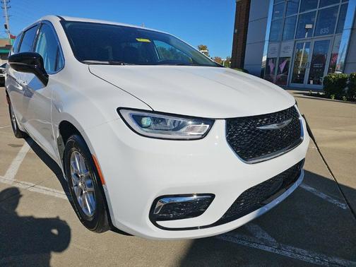Bright White Clearcoat 2024 Chrysler Pacifica Touring-L