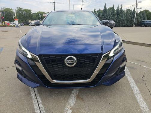 Gray 2019 Nissan Altima 2.5 SR