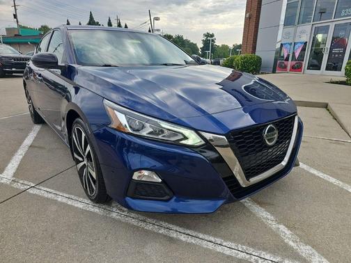Gray 2019 Nissan Altima 2.5 SR