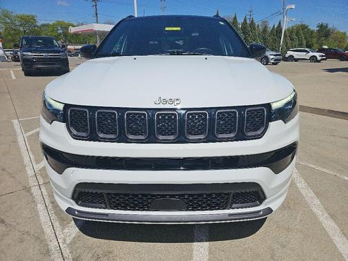Bright White Clearcoat 2023 Jeep Compass Altitude