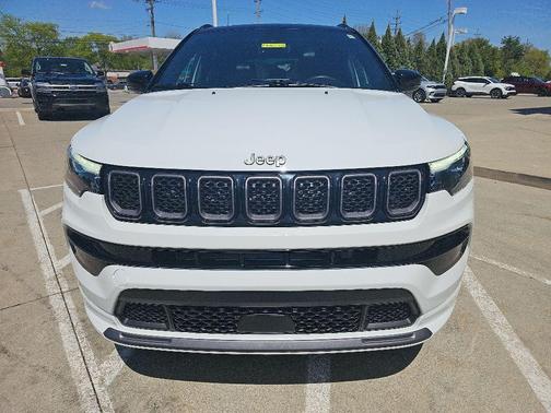 Bright White Clearcoat 2023 Jeep Compass Altitude