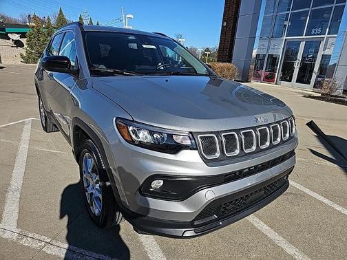2022 Jeep Compass Latitude Lux