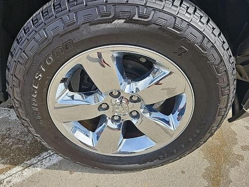 Brilliant Black Crystal Pearlcoat 2017 RAM 1500 SLT