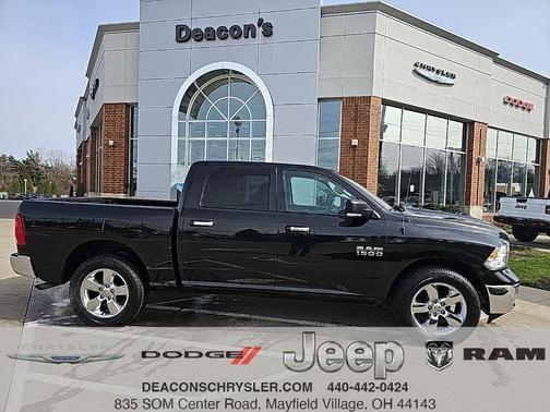 Brilliant Black Crystal Pearlcoat 2017 RAM 1500 SLT
