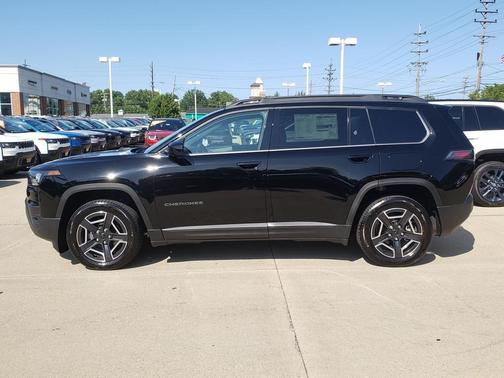 Diamond Black 2026 Jeep Cherokee LAREDO/LIMITED