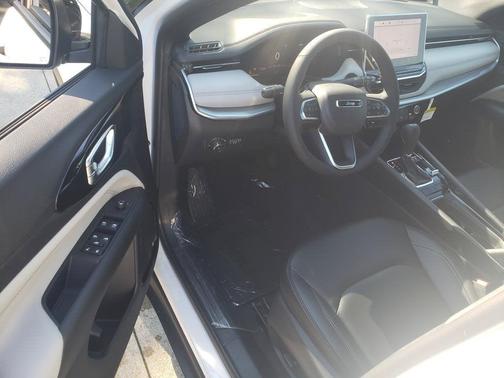 Bright White Clearcoat 2026 Jeep Compass Limited