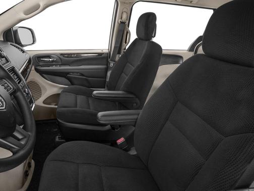 Brilliant Black Crystal Pearlcoat 2016 Dodge Grand Caravan AVP/SE