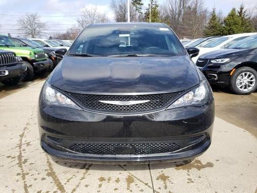 2026 Chrysler Voyager LX