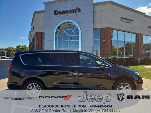 Diamond Black 2026 Chrysler Pacifica Select