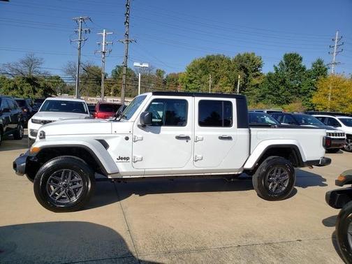 2025 Jeep Gladiator Sport