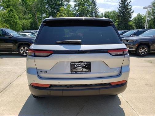 2025 Jeep Grand Cherokee Laredo