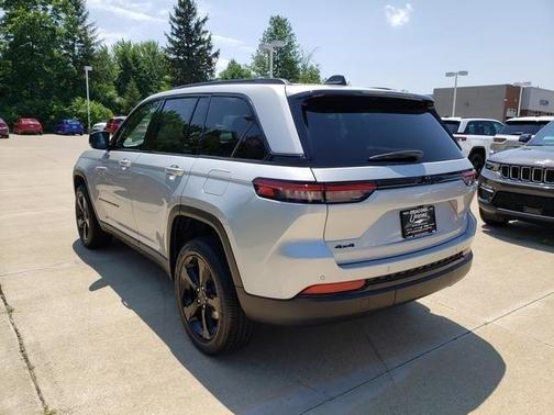 2025 Jeep Grand Cherokee Laredo
