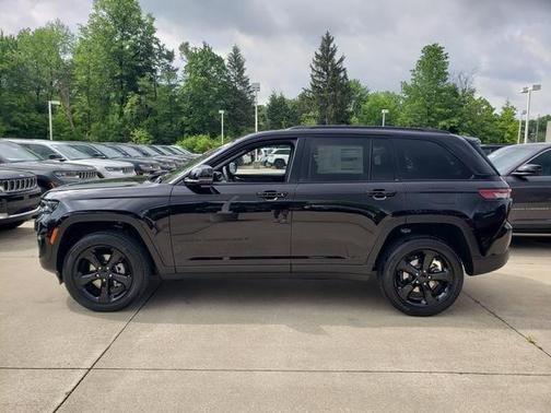 2025 Jeep Grand Cherokee Laredo