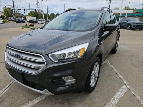 Magnetic 2018 Ford Escape SE