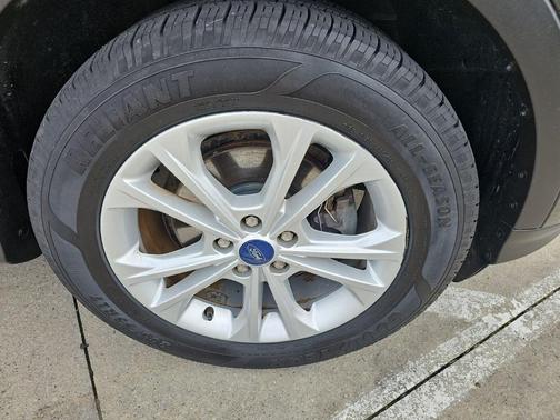 Magnetic 2018 Ford Escape SE