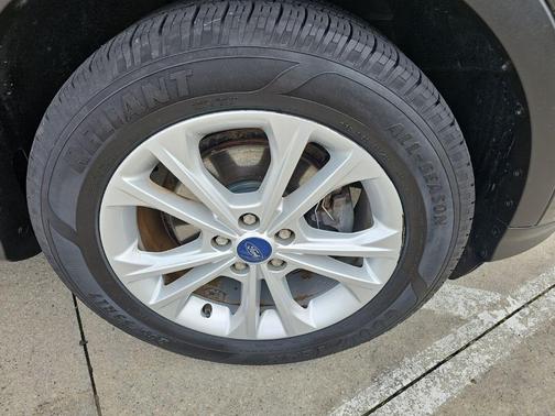 Magnetic 2018 Ford Escape SE