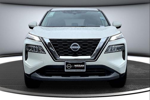 Pearl White Tricoat 2023 Nissan Rogue SV
