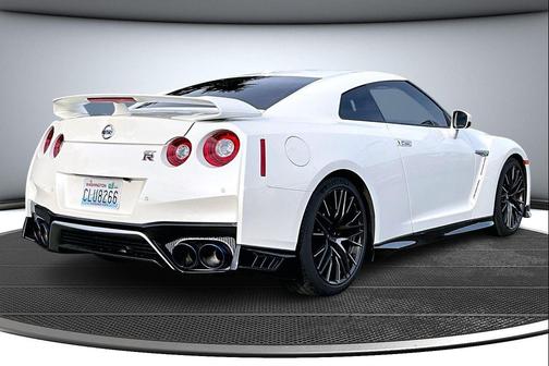 2021 Nissan GT-R Premium Dual-clutch 6-Speed Transmission