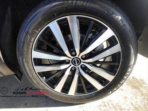 2025 Nissan Pathfinder Platinum 4WD