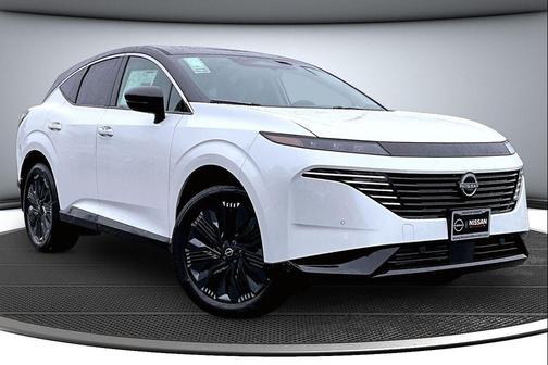 Everest White Pearl Tricoat/Super Black 2026 Nissan Murano Platinum