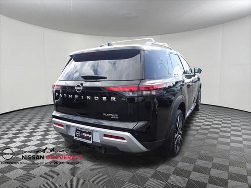 2025 Nissan Pathfinder Platinum 4WD