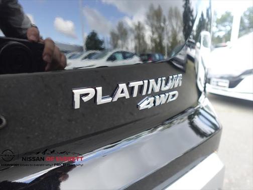 2025 Nissan Pathfinder Platinum 4WD
