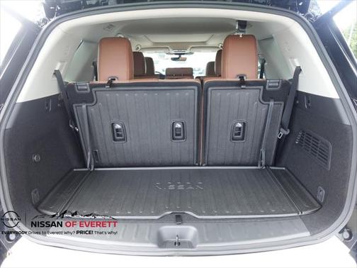 2025 Nissan Pathfinder Platinum 4WD