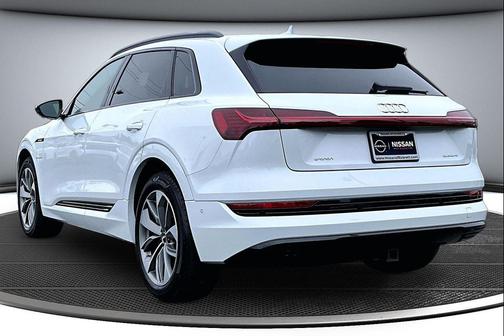 2021 Audi e-tron Premium Plus
