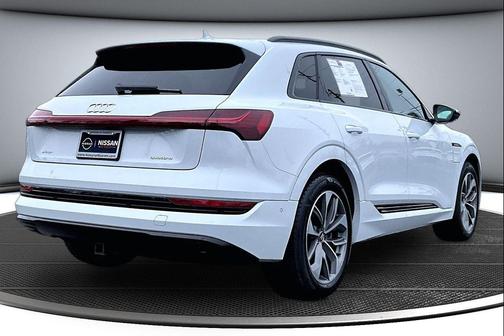 2021 Audi e-tron Premium Plus