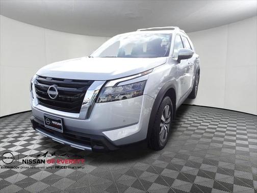 2025 Nissan Pathfinder SL 4WD