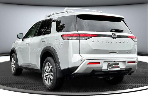 2025 Nissan Pathfinder SL 4WD