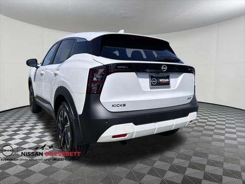 2025 Nissan Kicks SV