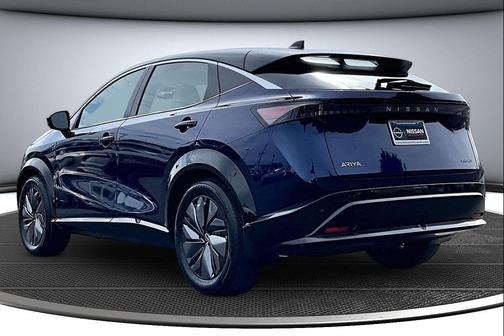 Deep Ocean Blue Pearl/Black Diamond Pearl 2023 Nissan ARIYA ENGAGE
