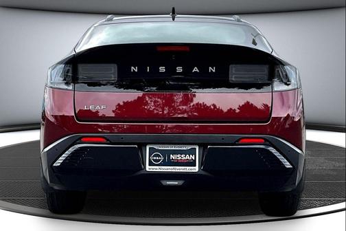 Coulis Red Metallic/Black 2026 Nissan Leaf PLATINUM+