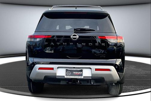 2025 Nissan Pathfinder Platinum 4WD