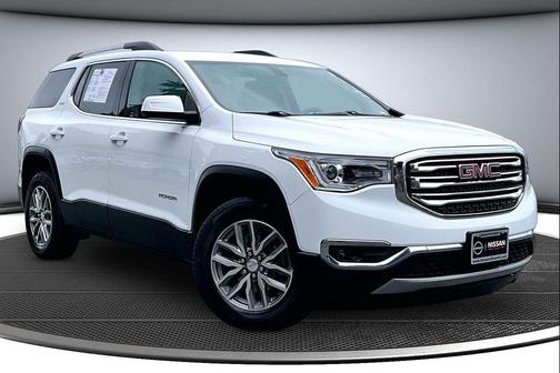 Summit White 2018 GMC Acadia SLE-2