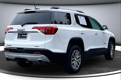 Summit White 2018 GMC Acadia SLE-2