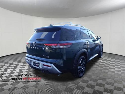 2025 Nissan Pathfinder Platinum 4WD