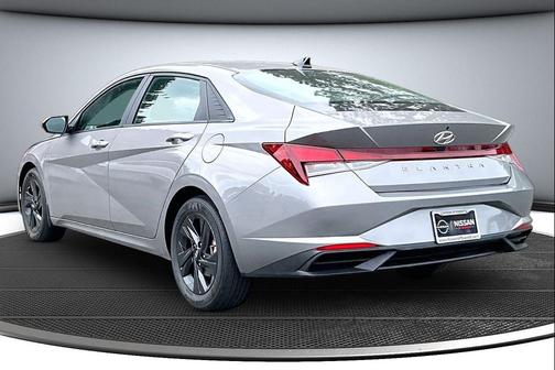 Fluid Metal 2022 Hyundai ELANTRA SEL