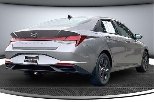 Fluid Metal 2022 Hyundai ELANTRA SEL