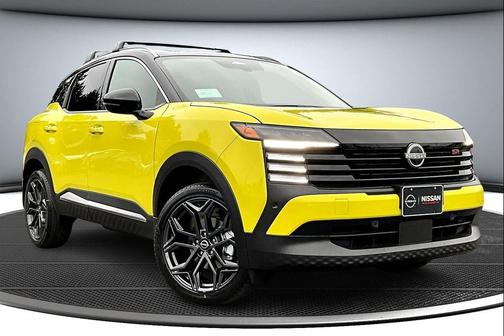 Yuzu Yellow Metallic/Super Black 2026 Nissan Kicks SR