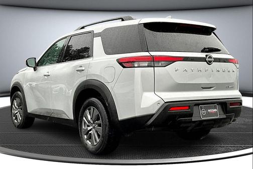 2024 Nissan Pathfinder SV 4WD