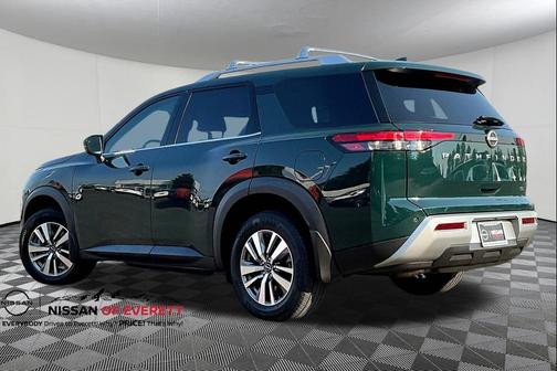 2023 Nissan Pathfinder SL FWD