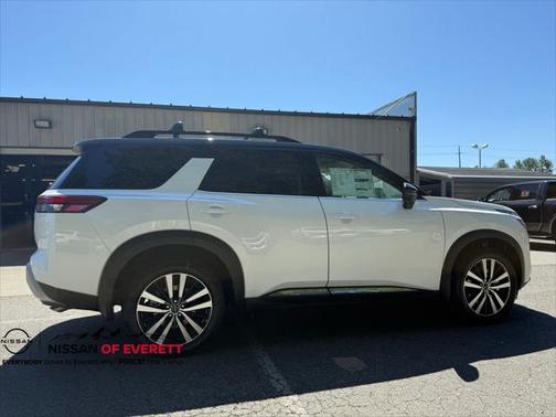 2025 Nissan Pathfinder Platinum 4WD