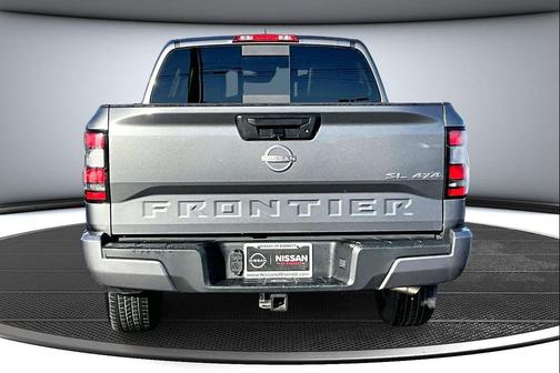 2024 Nissan Frontier SL