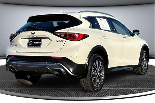 2019 INFINITI QX30 LUXE