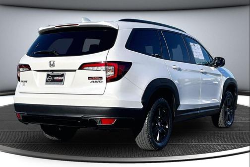 Platinum White Pearl 2022 Honda Pilot AWD TrailSport